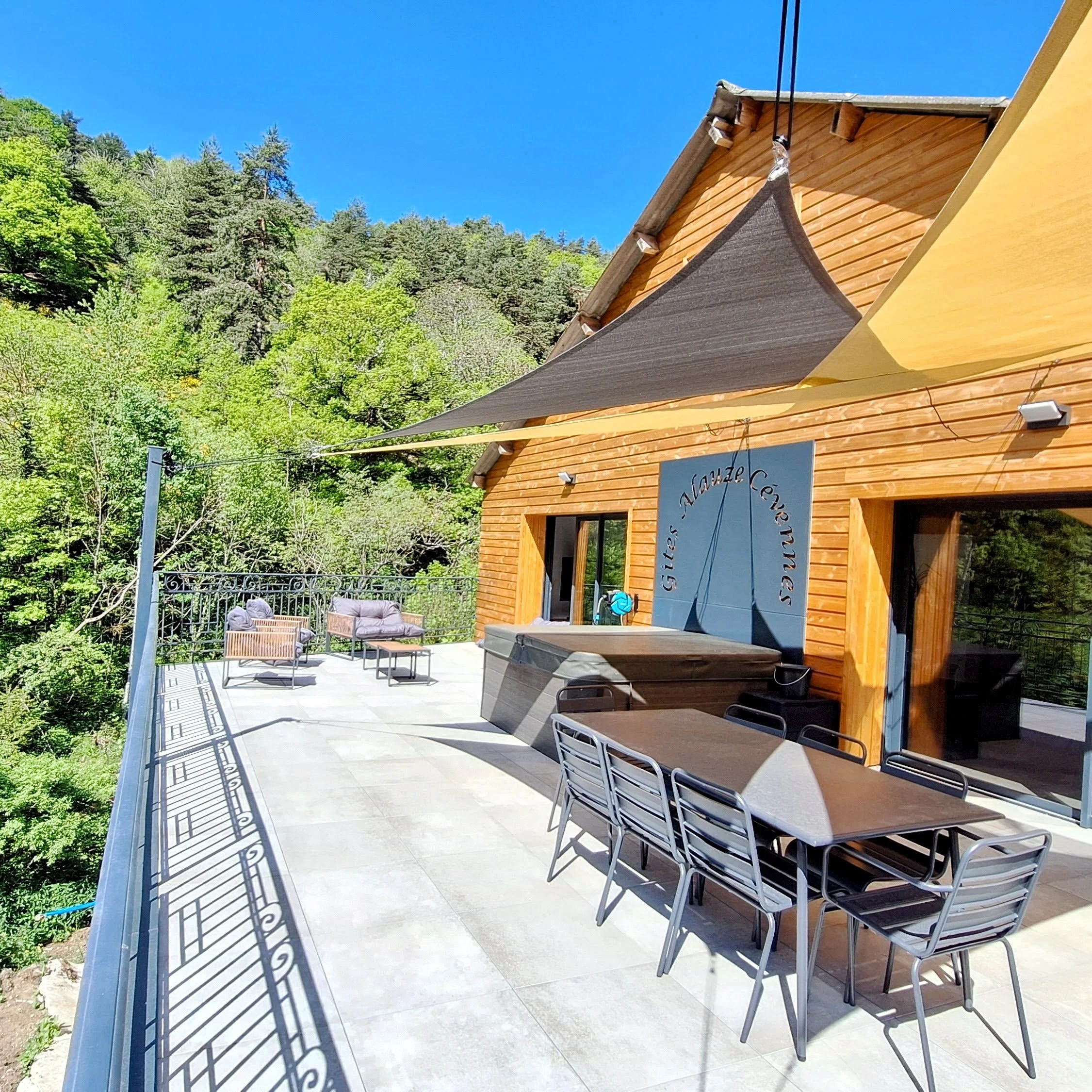 Gîte Meyrueis Cévennes Terrasse